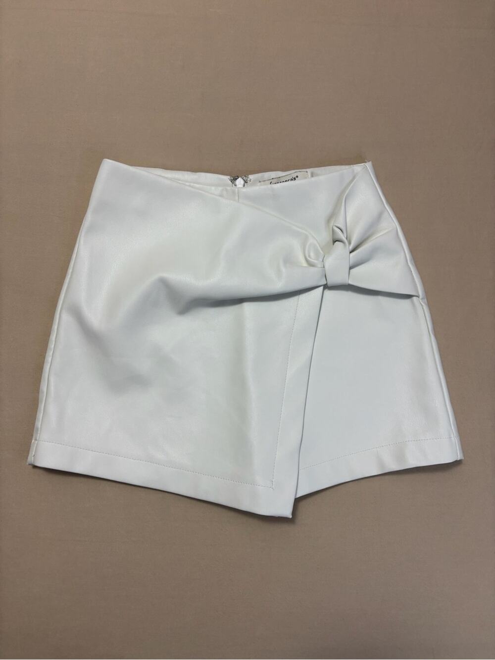 Francesca's White Faux Leather Skort with Twist Detail Women’s Size XS